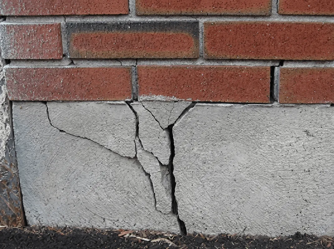 Concrete foundation with serious structural damage in Sacramento, CA